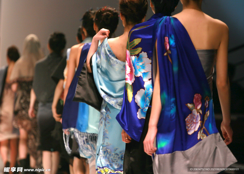 丝绸模特展