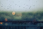 玻璃窗和下雨天