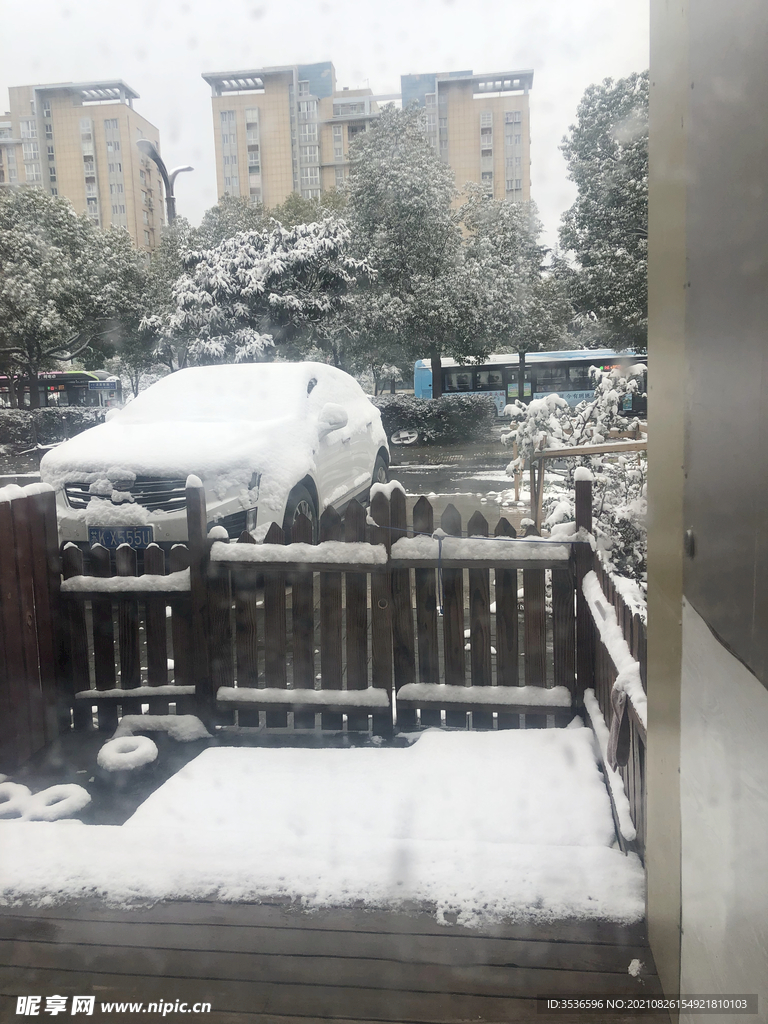 城市雪景