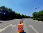 蓝天下的城市道路