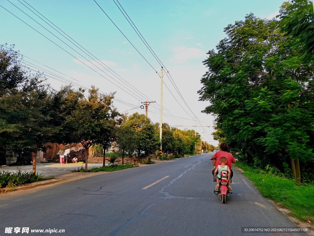 美丽的乡村道路风景