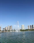 明月湖上的喷泉彩虹