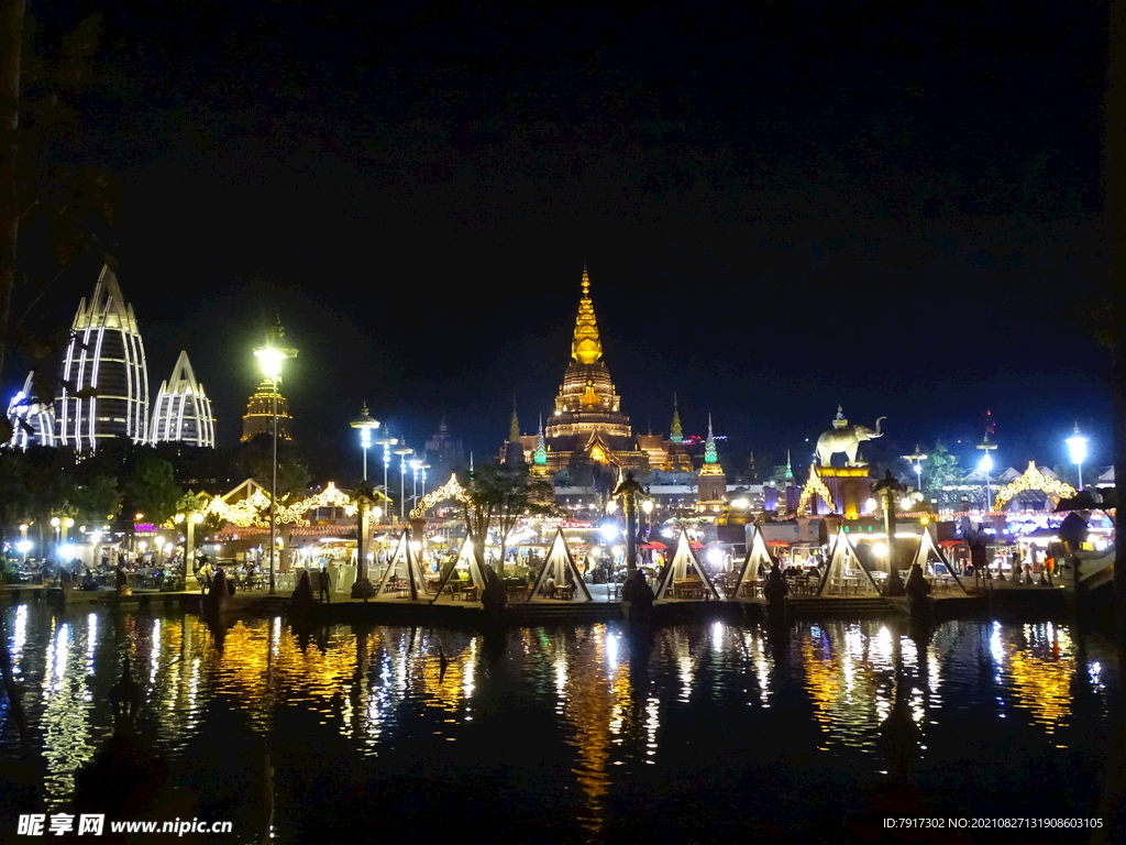 西双版纳告庄夜市夜景