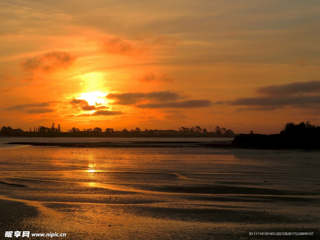 新西兰海滨夕阳风景