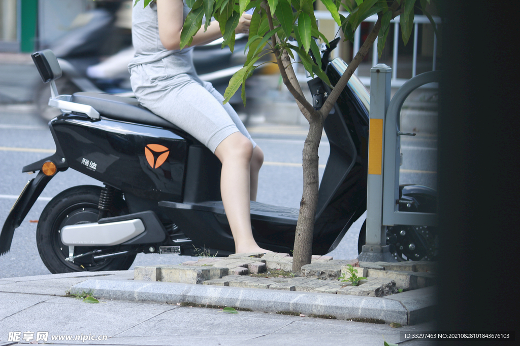 骑车的人