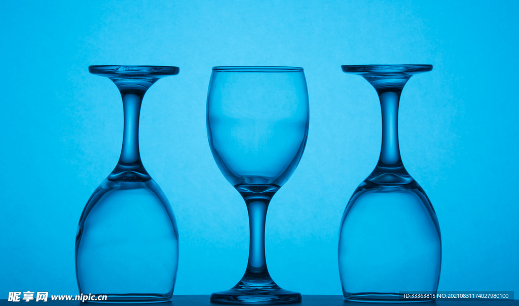 蓝光高脚玻璃杯