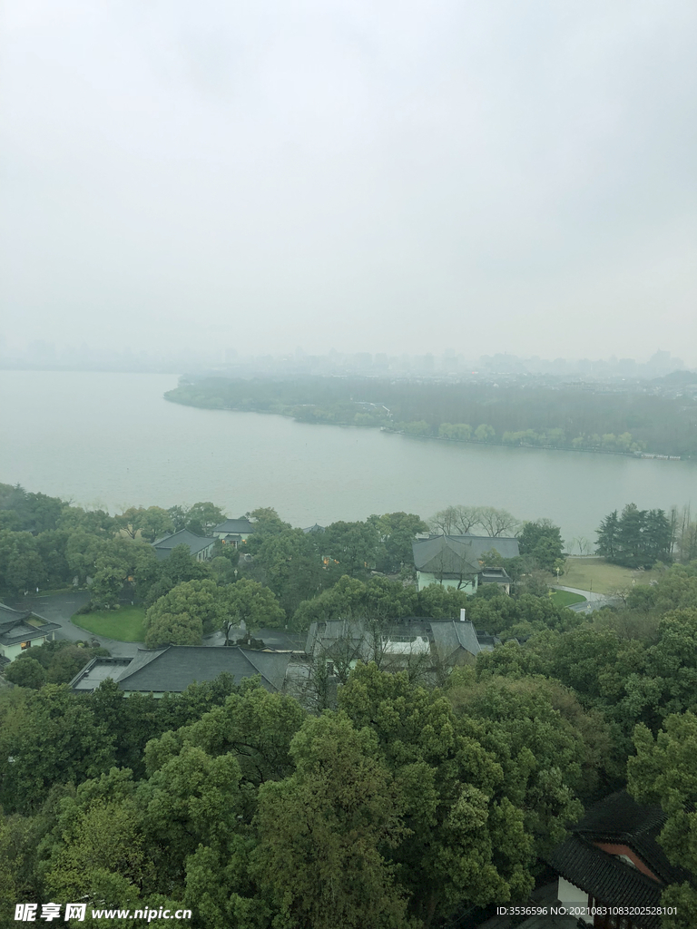 雷峰塔上观西湖美景