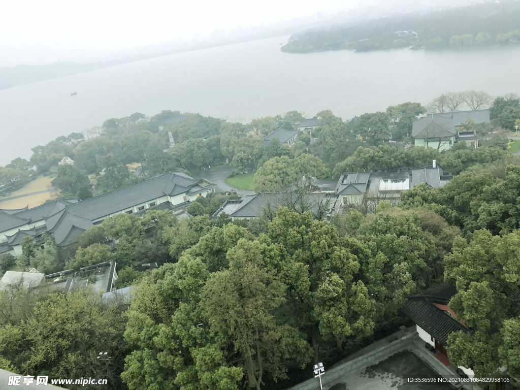 雷峰塔上观西湖美景