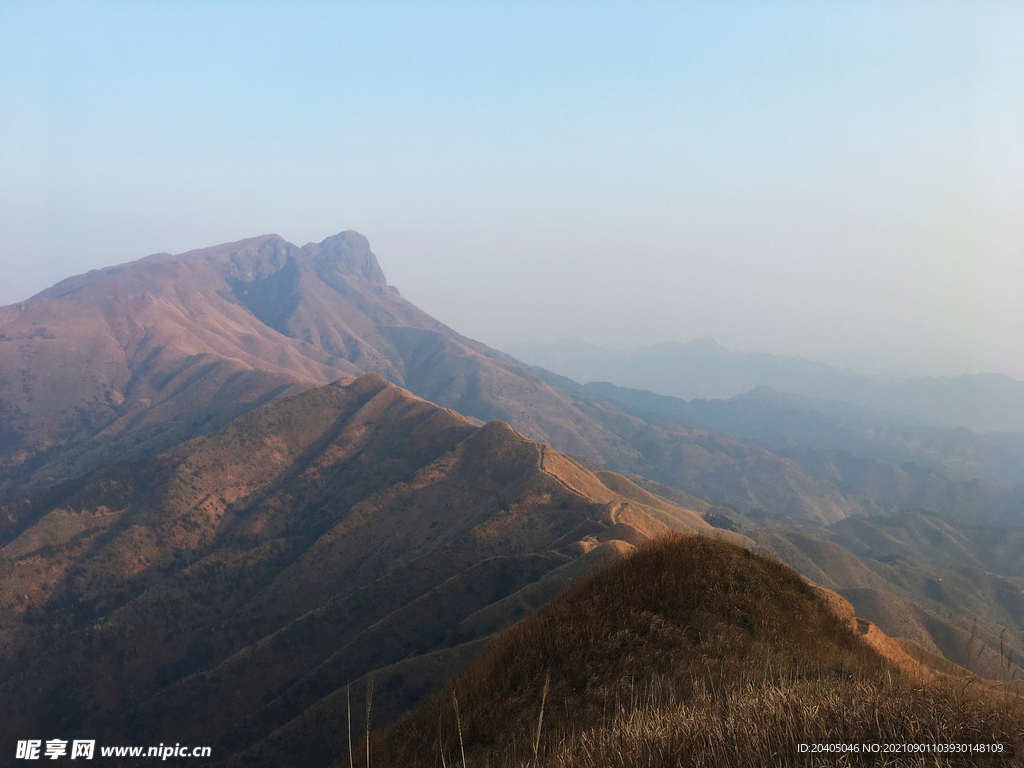 崇山峻岭