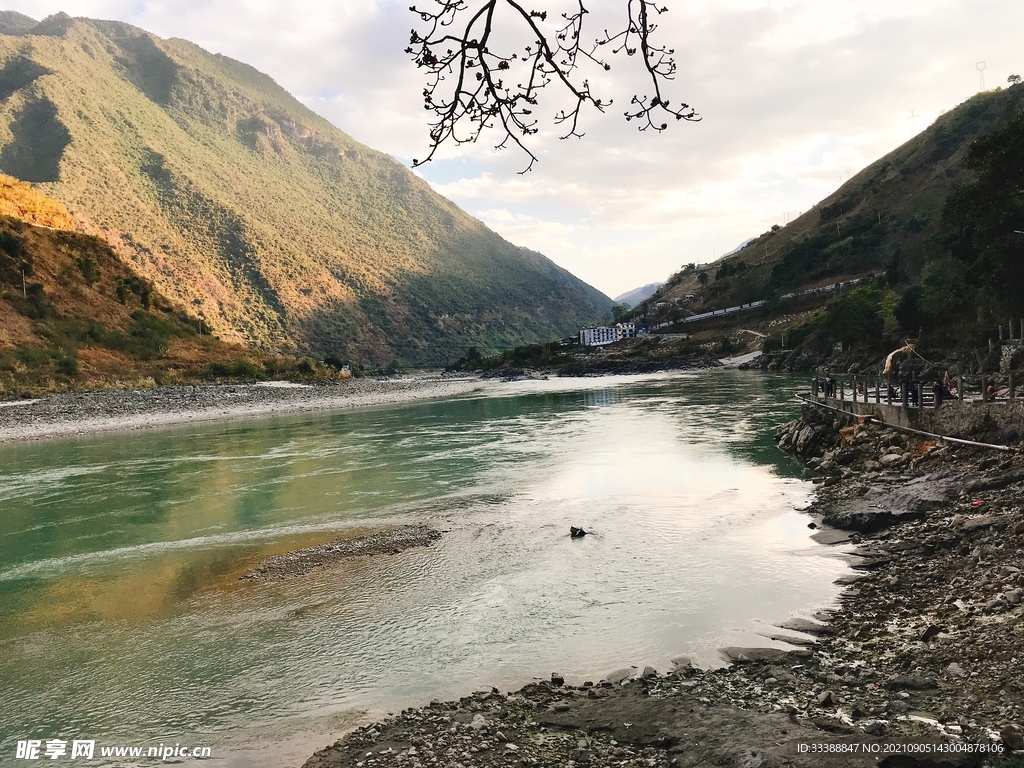 大山江水原野自然风光