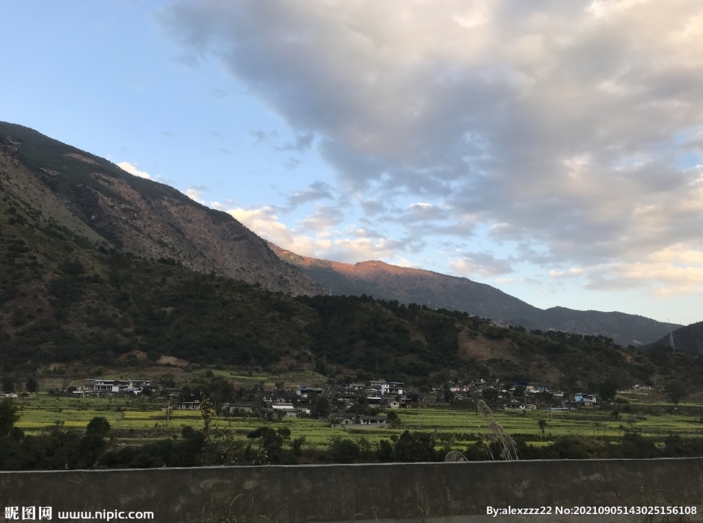 藍天白雲大山自風光