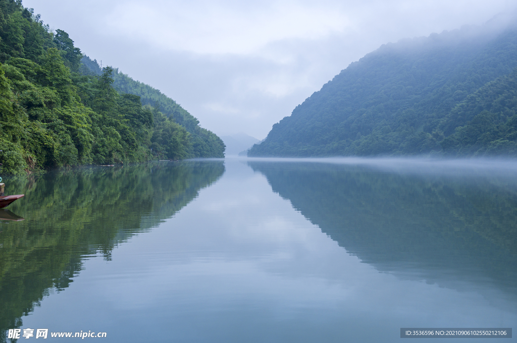 山水湖景