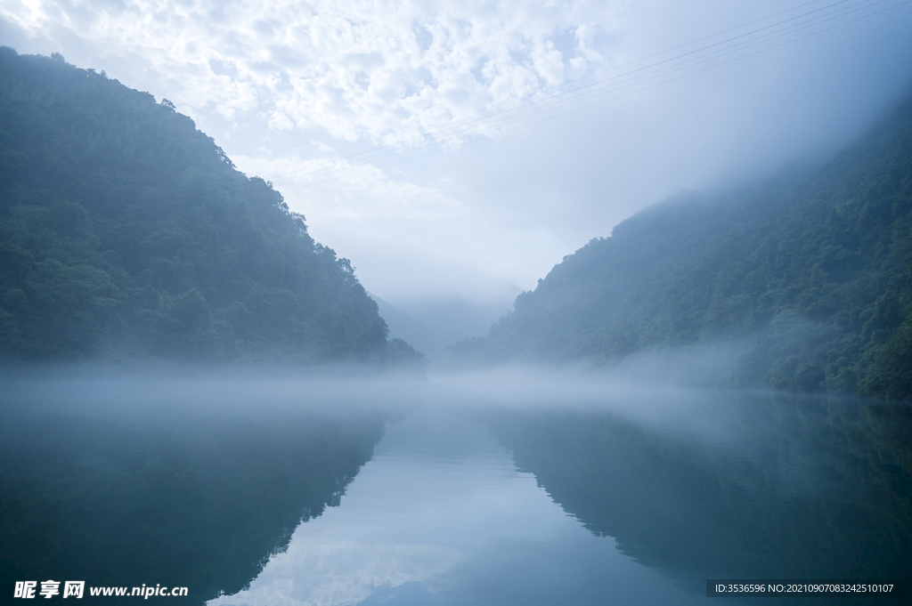 湖面倒影