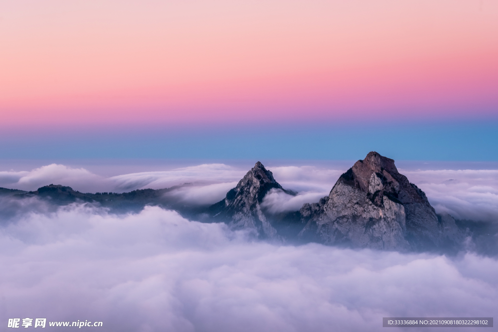 山巅梦幻美景