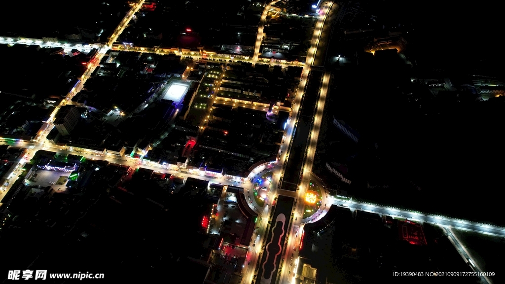 城镇道路夜景鸟瞰-井字道