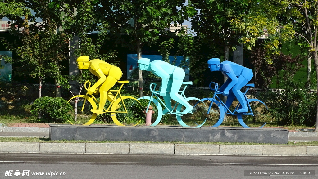 骑行运动雕塑