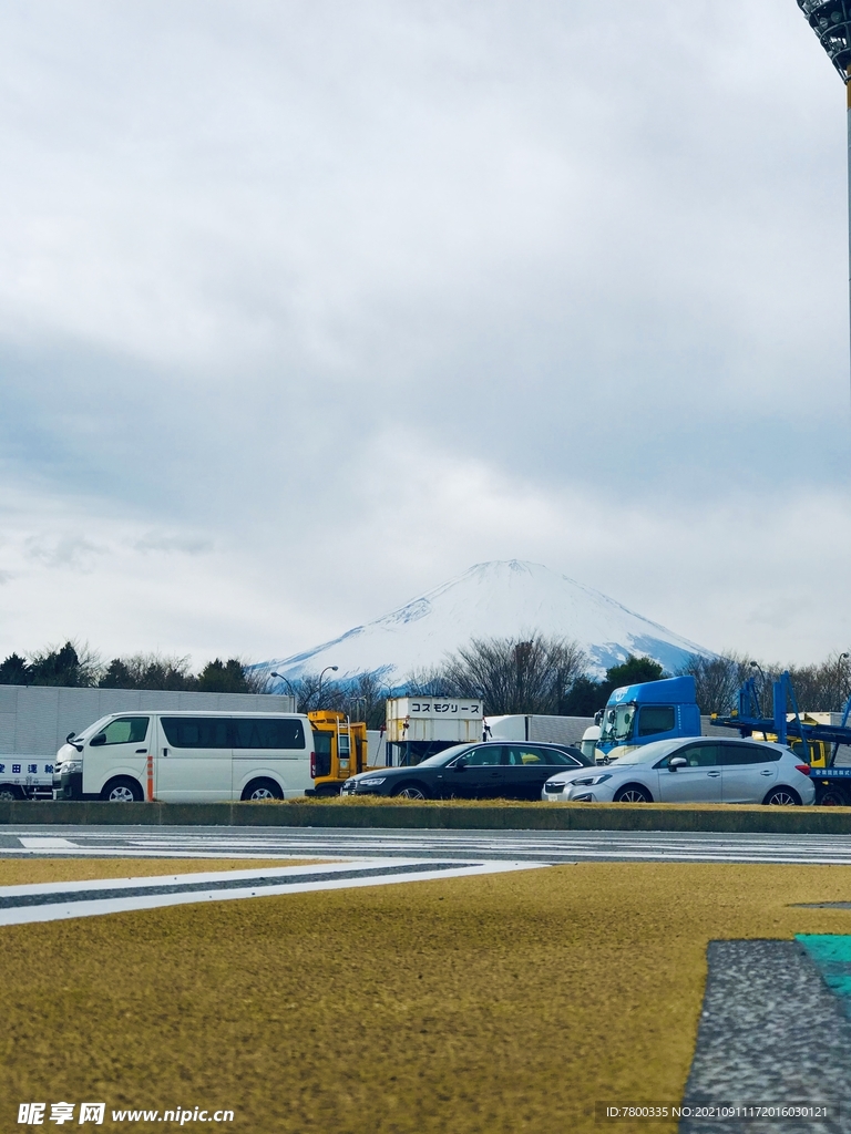 富士山远景 高速路