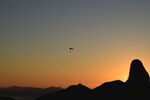 日出 夕阳 滑翔伞 山顶 剪影