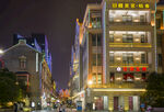 步行街高楼霓虹夜景