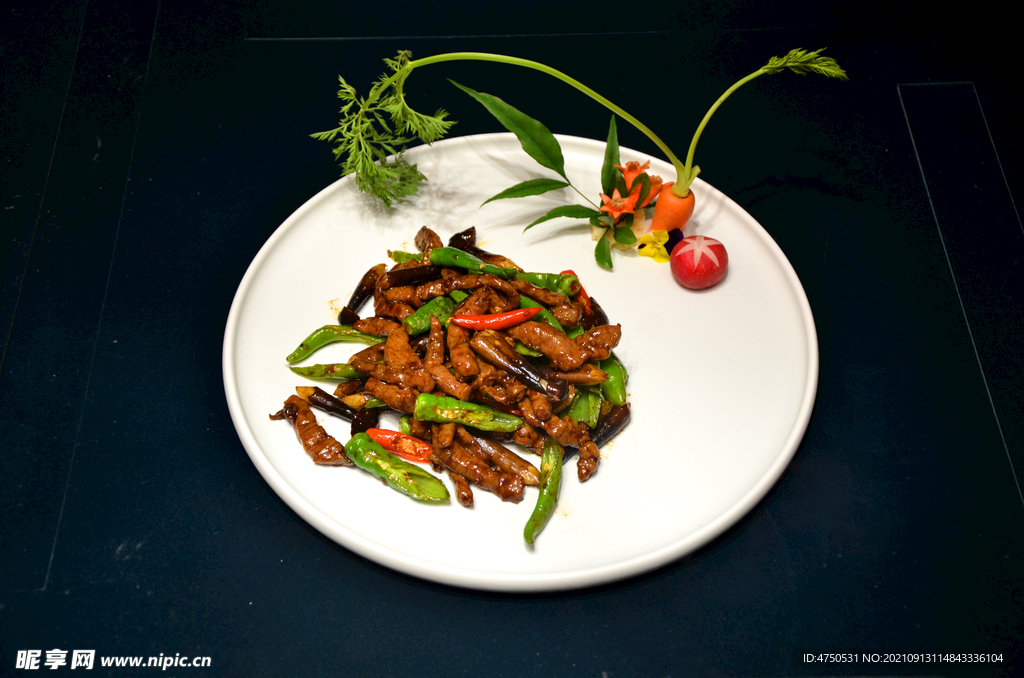鲜椒野菌烩牛柳