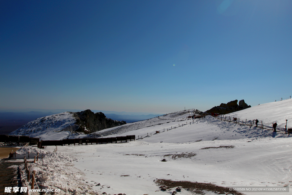 长白山雪峰