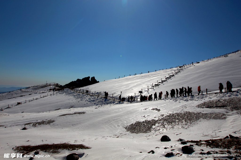 长白山雪峰