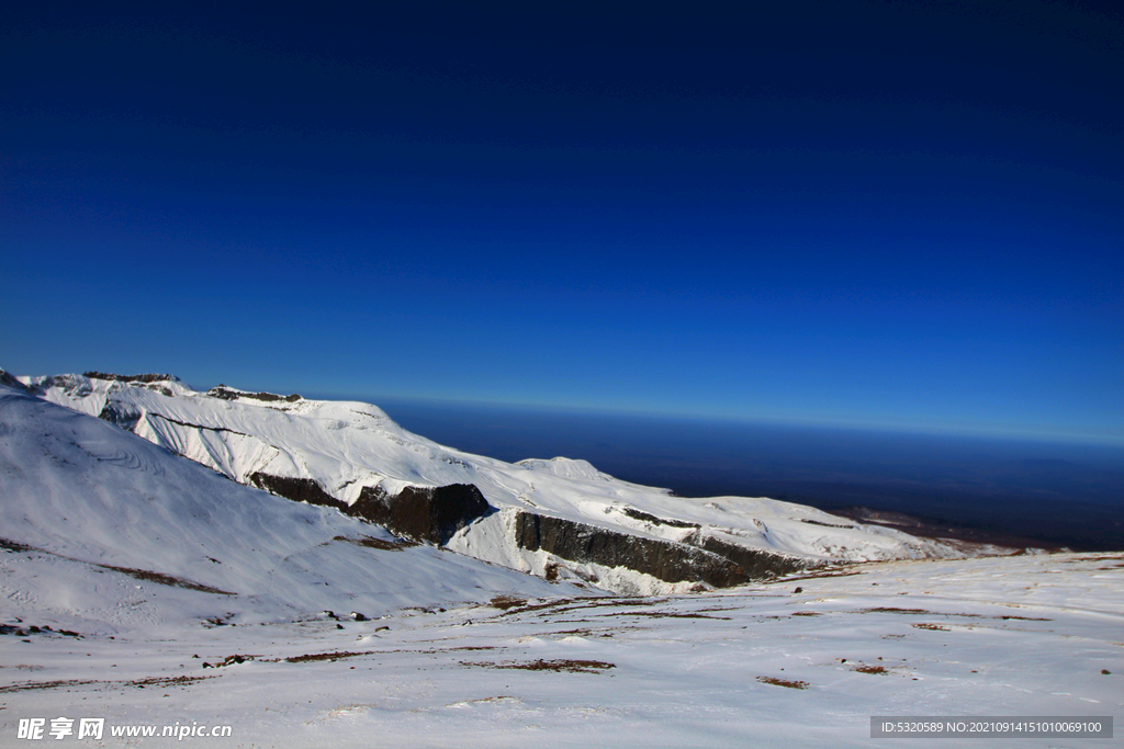 长白山雪峰