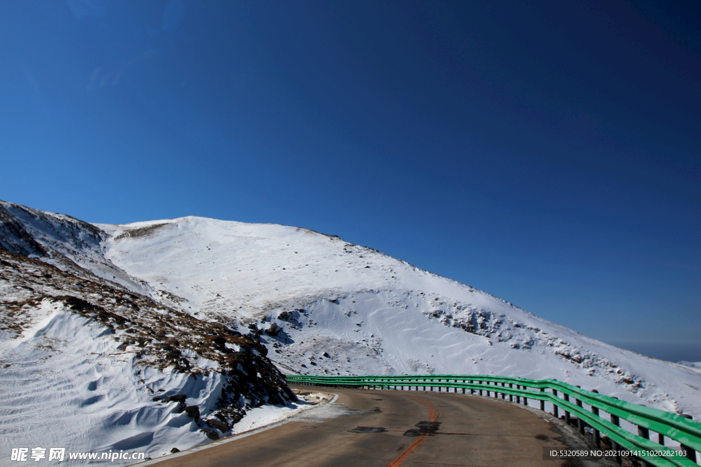 长白山雪峰