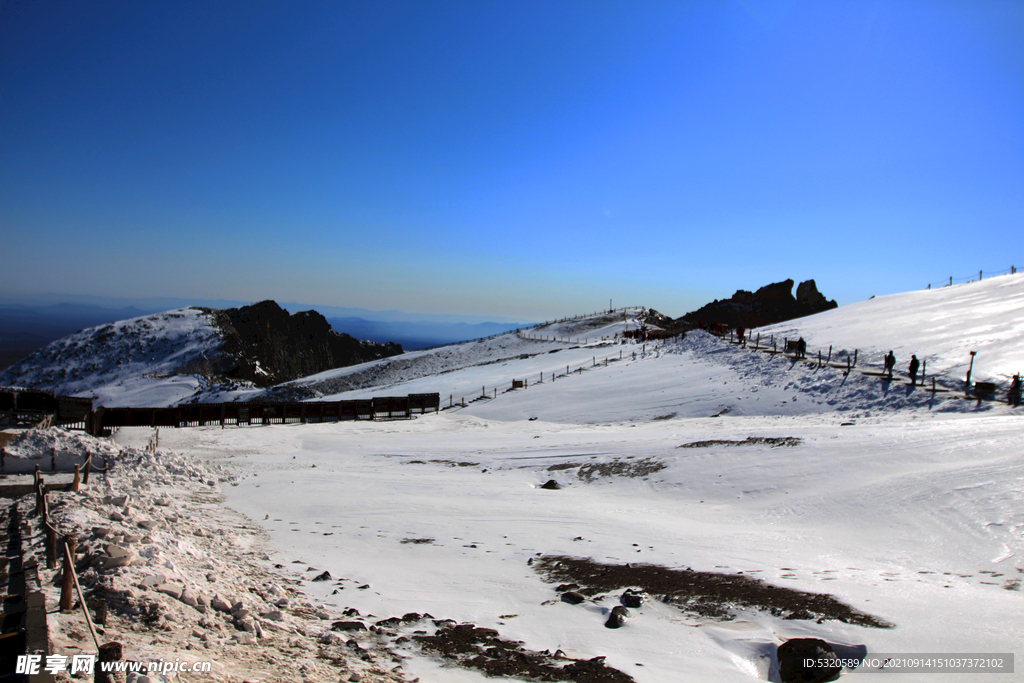 长白山雪峰