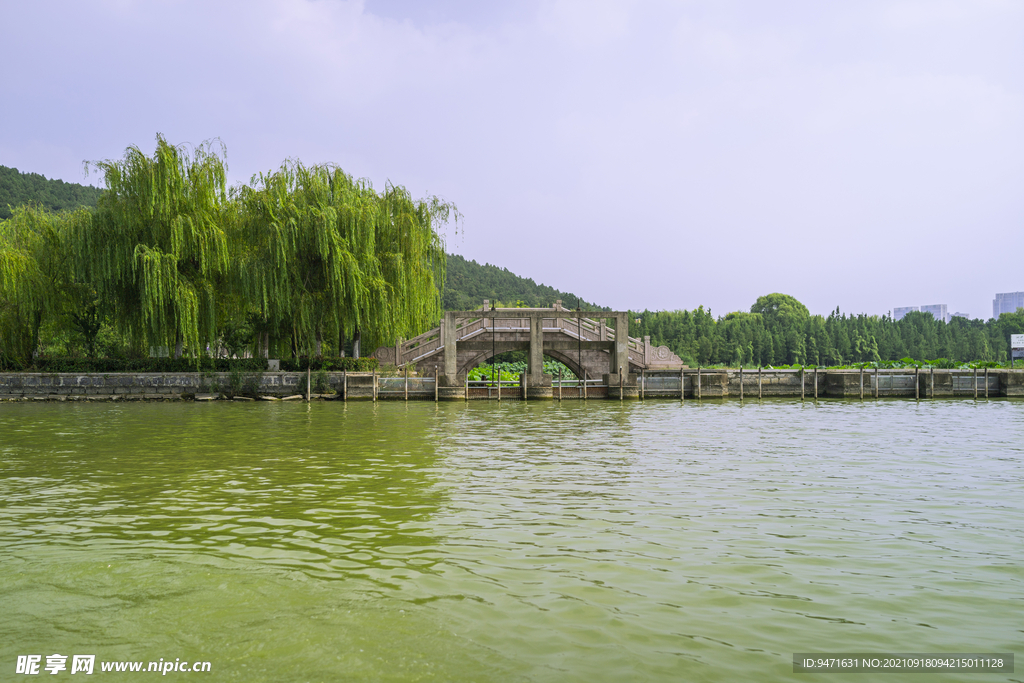 徐州云龙湖风景区拱桥水闸