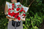 19枝红玫瑰粉百合混合花束