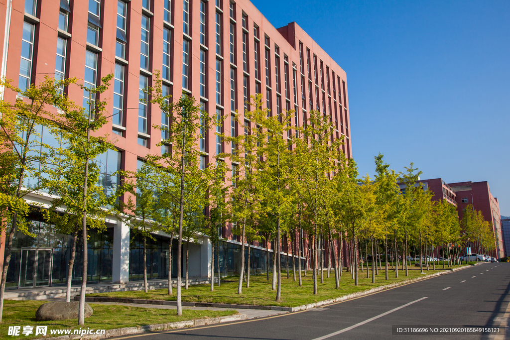 湖北汽车工业学院