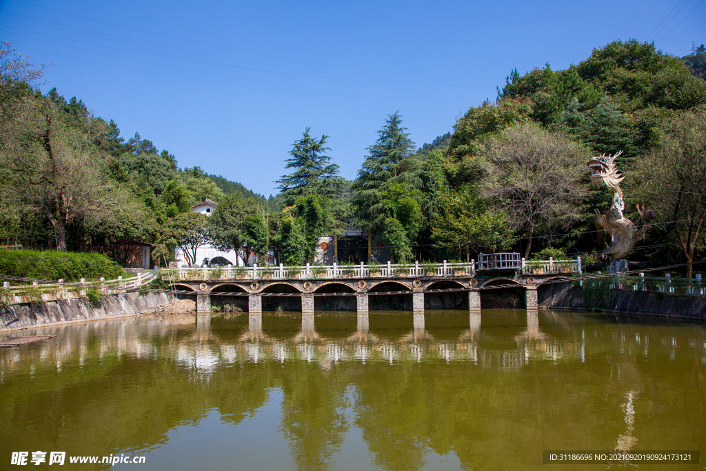 十堰龙泉寺旅游区