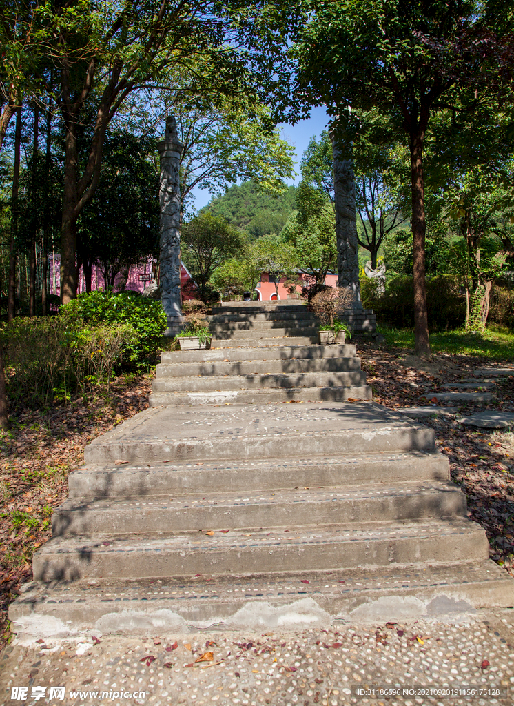 十堰龙泉寺旅游区