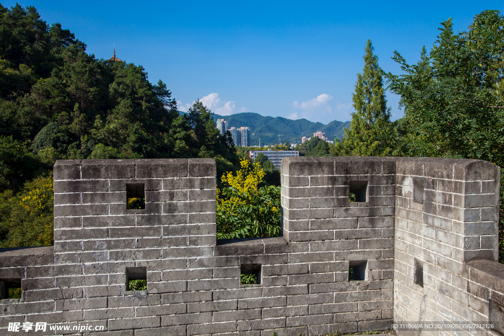 十堰市人民公园古长城