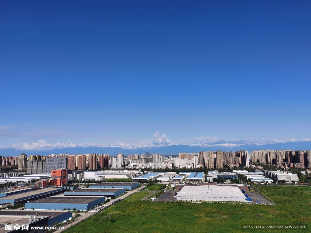 天空与城市