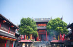 大雄宝殿香火旺