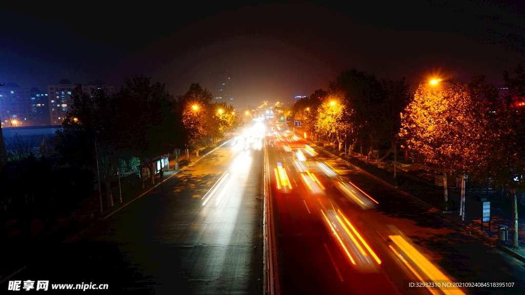 城市道路交通车流夜景