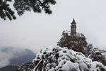 盘山挂月峰雪景