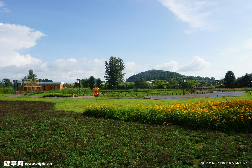 贵州安顺山里江南旅游休闲风光