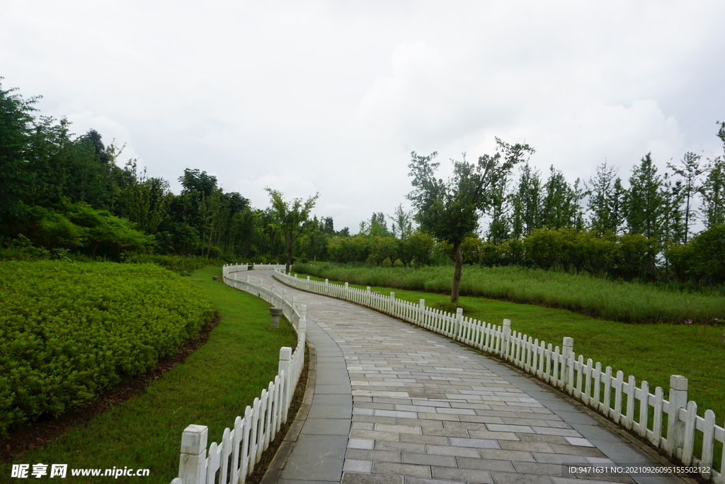 贵州安顺山里江南景区小路