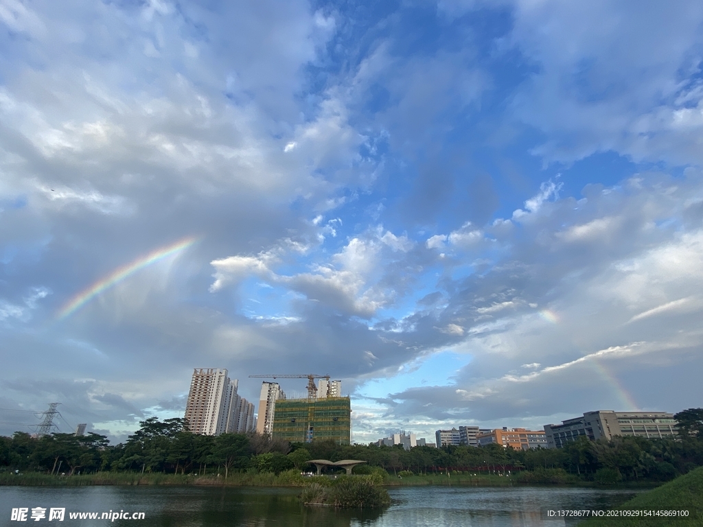 有彩虹的天空