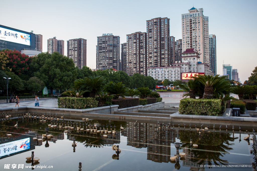 岳阳南湖广场