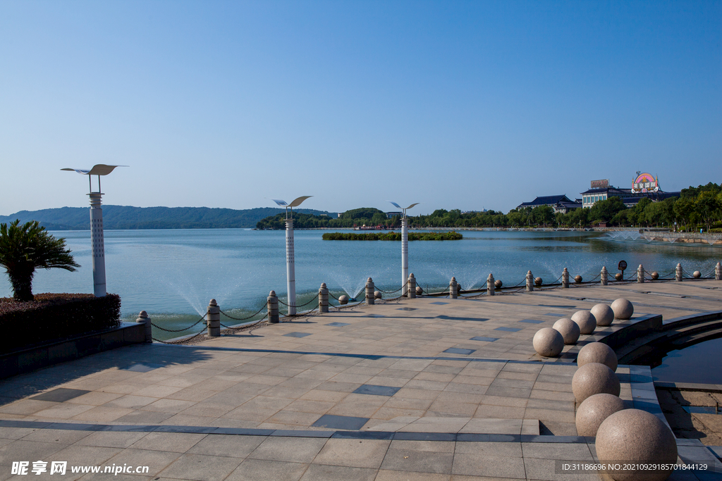 岳阳南湖广场