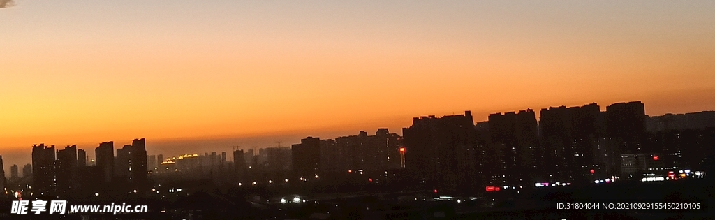 夕阳下的都市