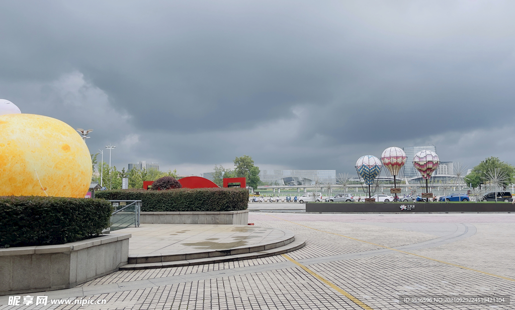 超广角高清大图暴雨来临前的公园