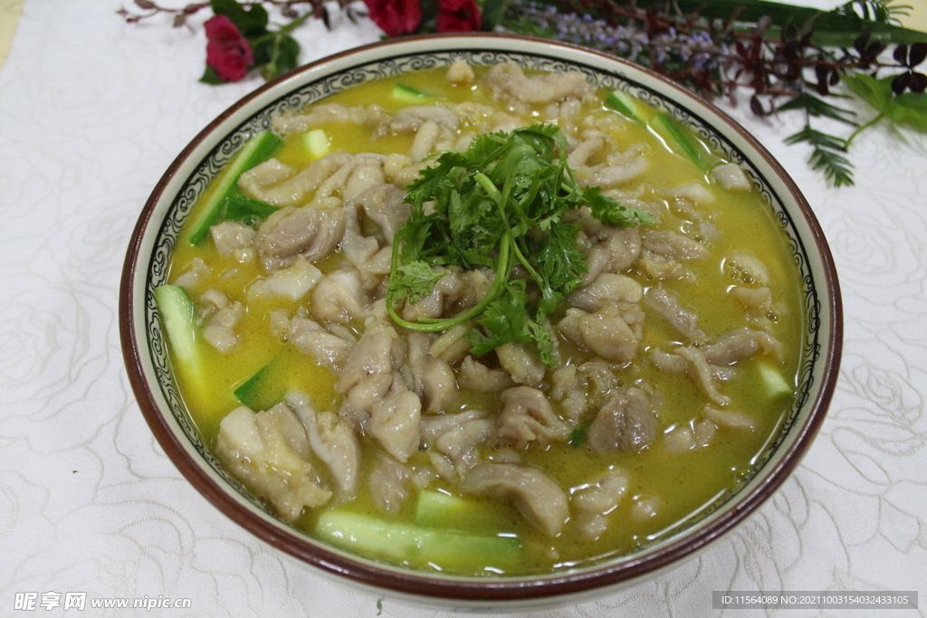 酸汤滑鸡腿肉