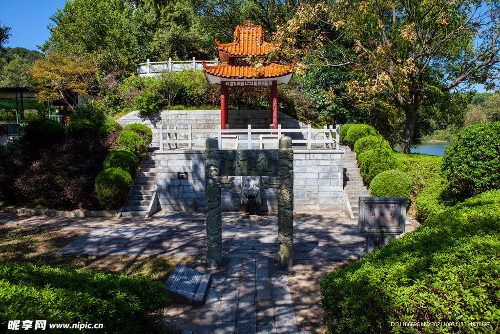 岳阳君山岛景区 龙涎井