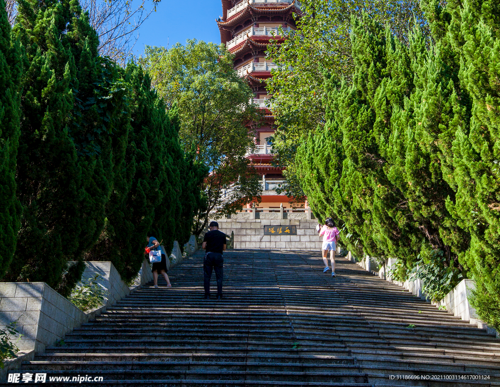 岳阳圣安寺景区 岳阳塔