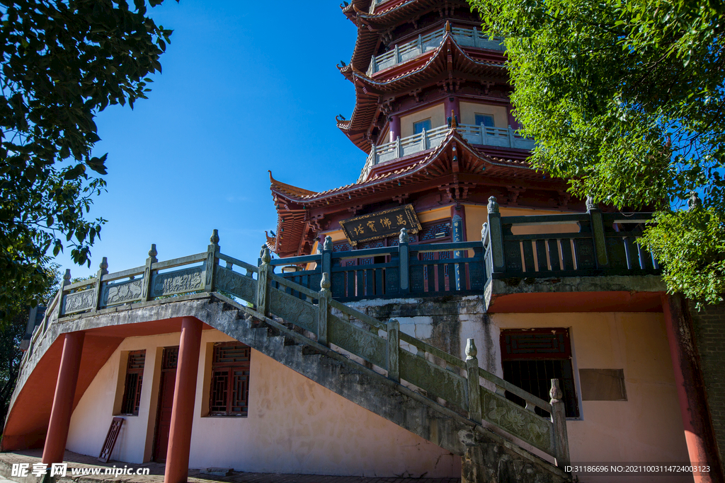 岳阳圣安寺景区 岳阳塔